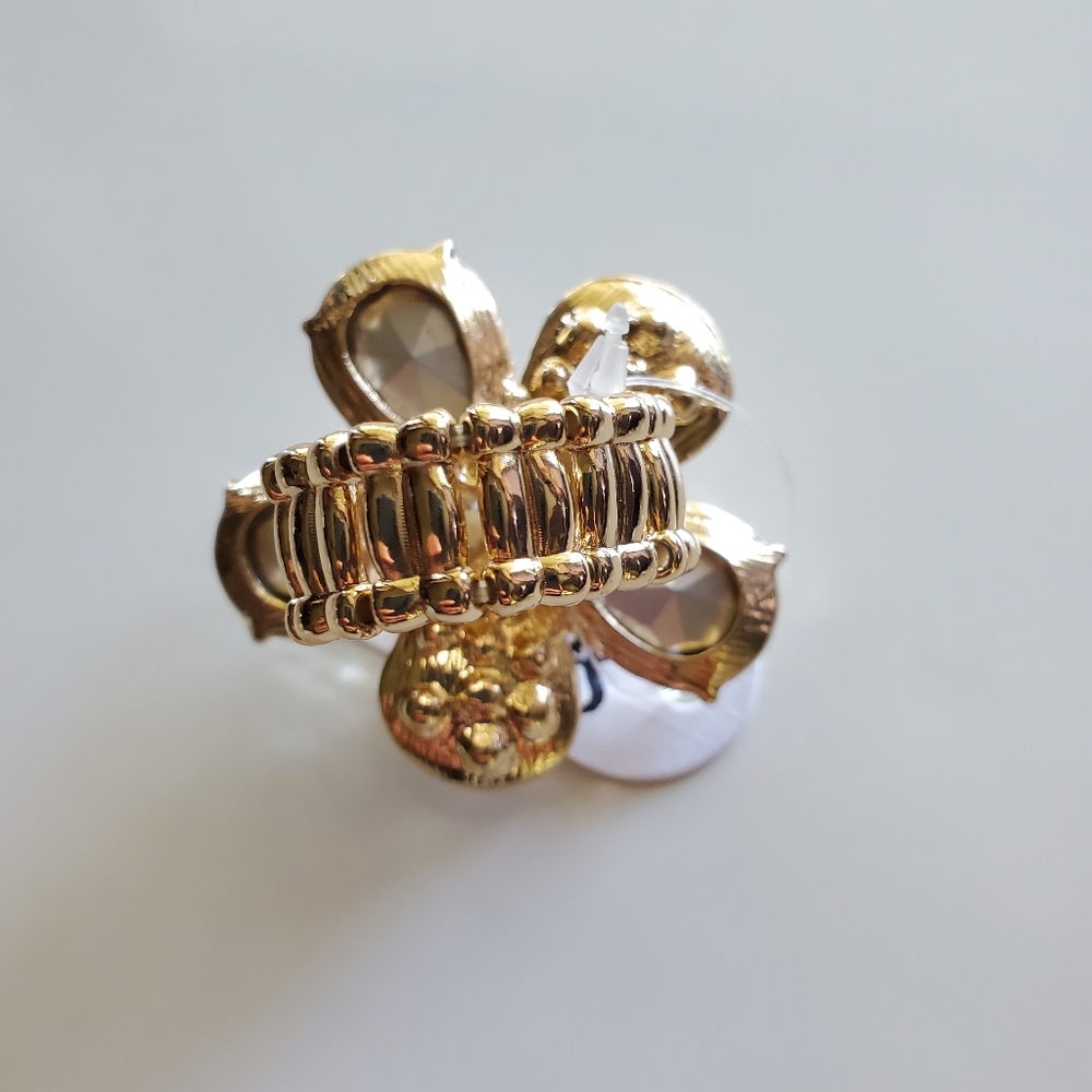 Gold Flower Ring - Picture 3 of 3